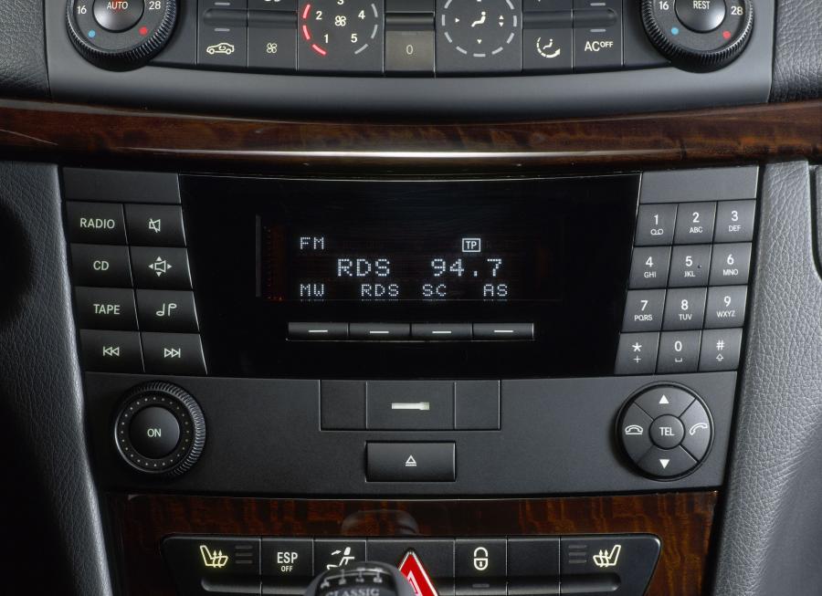  Mercedes-Benz E-Class 2002 года  (фото 284 из 448)